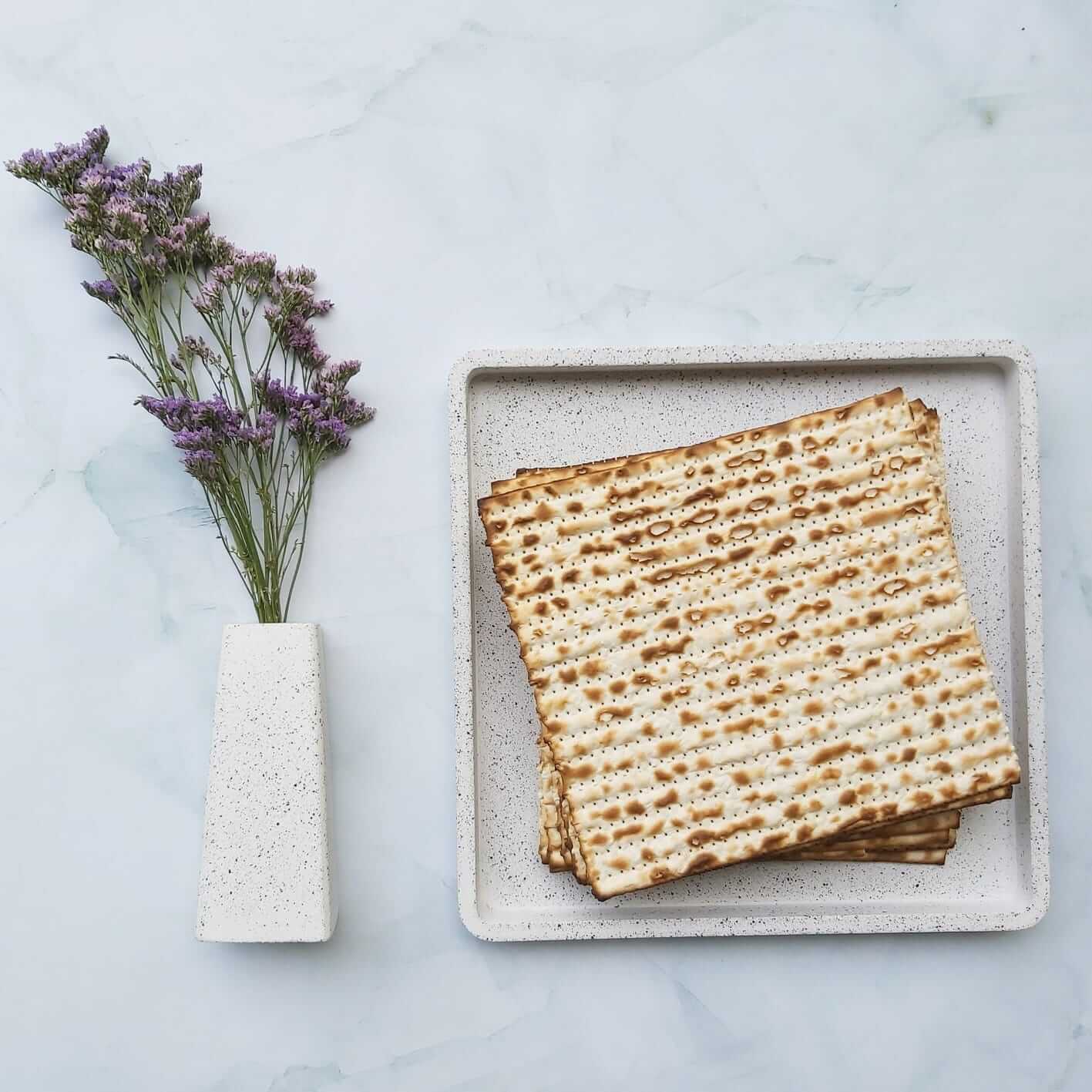 קערה ריבועית ואגרטל מעוצבים מבטון קל משקל