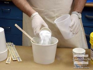 לחיצה להגדלת תמונה שכבה 3.5: מערבבים עוד מסמיך Cab-O-Sil עם פוליאוריטן למריחה Brush-On 40