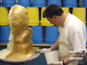 לחיצה להגדלת תמונה מערבבים את הPlast Paste ומורחים אותו על פני חלק זה. 