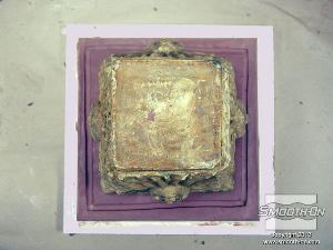 לחיצה להגדלת תמונה מבט על על המראה את מפתחות הנעילה בחימר.