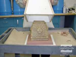 לחיצה להגדלת תמונה סוגרים את מסגרת התבנית על המודל.