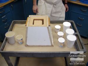 לחיצה להגדלת תמונה במקרה זה, מוסיפים גם כוס אחת של חול ים כדי לתת ליציקה מרקם יחודי. (יחס ערבוב 2A:1B:1Sand).