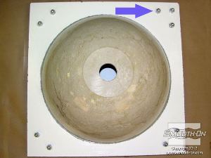 לחיצה להגדלת תמונה מדביקים בורג נוסף כדי להקל על זיהוי ההתאמה הנכונה בין החלקים.