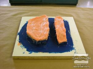 לחיצה להגדלת תמונה תבנית הסיליקון לאחר מריחת שכבת סיליקון עם מסמיך. 