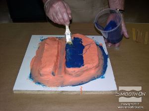 לחיצה להגדלת תמונה שכבה רביעיית: יש לערבב ולמרוח שכבה אחרונה של סיליקון למריחה. 