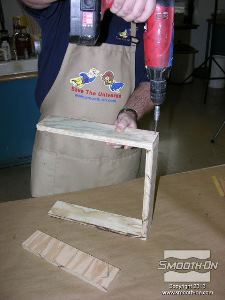 לחיצה להגדלת תמונה יש לבנות מסגרת מרובעת בעזרת ברגים. 