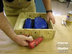 לחיצה להגדלת תמונה יש לאטום את המסגרת עם אקדח דבק חם. 