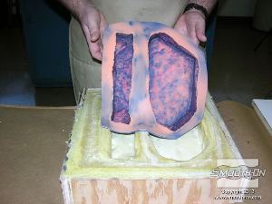 לחיצה להגדלת תמונה אחד מהיתרונות כשמשתמשים בסיליקון לתבניות במריחה - מקבלים תבנית קלה וחסכונית. 