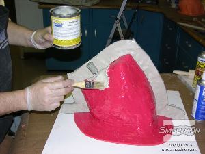 לחיצה להגדלת תמונה מורחים חומר אטימה Sonite® II על כל איזורי החימר.