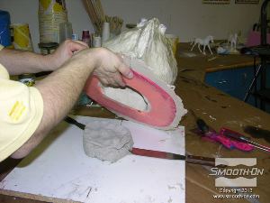 לחיצה להגדלת תמונה מסירים את תבנית הסיליקון למריחה Rebound® 25 ומעיל התמיכה מלוח הבסיס.