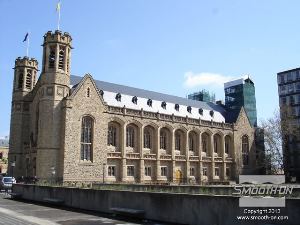 לחיצה להגדלת תמונה .היכל בוניטון בקמפוס של אוניברסיטת אדלייד בדרום אוסטרליה