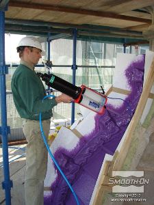 לחיצה להגדלת תמונה מרססים 4 שכבות של סיליקון EZ-Spray®  ומגיעים לעובי תבנית של לפחות 1 ס