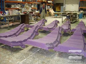 לחיצה להגדלת תמונה בתמונה - חלקי תבנית הסיליקון E-Z Spray® עם מעיל התמיכה מפיברגלאס מוכנים להרכבה ויציקה.