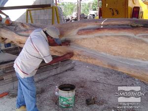 לחיצה להגדלת תמונה סותמים זויות שליליות של המודל (Undercuts), תוך כדי תשומת לב לא לפגוע בצורה המקורית של הגזע. סתימת הזויות השליליות מונעת נעילה מכאנית של גיבוי התבנית. 