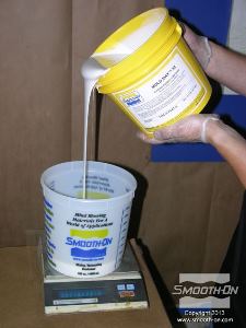 לחיצה להגדלת תמונה מודדים את כמות הסיליקון  Mold Max Strock  הנדרשת יחס ערבוב 100A:10B. - מדידת חלק A