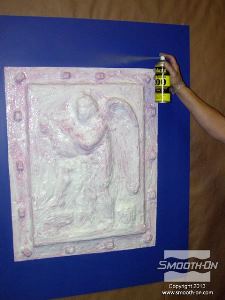 לחיצה להגדלת תמונה מתיזים חומר הפרדה Ease Release 200 בכדי שיעזור לשחרר את התבנית מהגיבוי לאחר מכן.