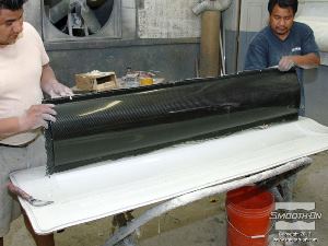 לחיצה להגדלת תמונה הצורה הגאומטרית של התבנית הועתקה במדוייק לחלק מסיבי הפחמן.