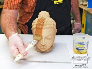 לחיצה להגדלת תמונה מורחים את הSuperSeal® על דגם האבן.