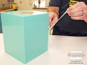 לחיצה להגדלת תמונה חותכים פלאשים שנוצרו בקצוות התבנית ובפתחה.