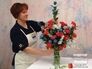 לחיצה להגדלת תמונה מסדרים פרחים מלאכותיים (פרחי משי) באגרטל מזכוכית.