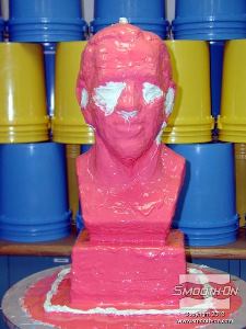 לחיצה להגדלת תמונה סותמים שוב חורים כמו עיניים, אוזניים, או כל מקום אחר שיכול ליצור נעילה מכאנית בין הגיבוי של התבנית לבין הפוליאוריטן.