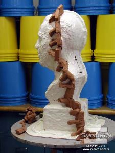 לחיצה להגדלת תמונה משתמשים בחתיכות קטנות של חימר לחיזוק קו החלוקה שהונח.