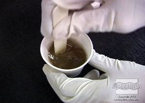 לחיצה להגדלת תמונה מערביבים את הפוליאוריטן והאבקה היטב