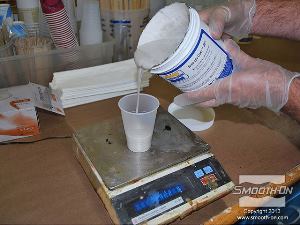 לחיצה להגדלת תמונה שוקלים את המקשה של פוליאוריטן ליציקה Smooth-Cast® 385.