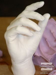 לחיצה להגדלת תמונה היציקה מעתיקה את פרטי המודל באופן מושלם. בשלב זה ניתן לצבוע אותה לקבלת הגימור הרצוי.