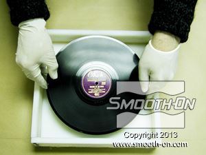 לחיצה להגדלת תמונה המודל המקורי הוא תקליט שיוצר בשנית 1978. ממרכזים אותו בתוך מסגרת.