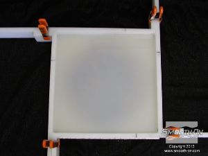 לחיצה להגדלת תמונה מניחים לסיליקון מהיר ליציקה ה Dragon Skin® להתמצק במשך 5 שעות.