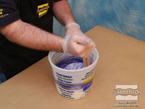 לחיצה להגדלת תמונה סיליקון Mold Max® 25 הינו קל ביותר לערבוב. מערבבים ביסודיות במשך 3 דקות.