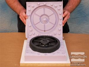 לחיצה להגדלת תמונה סיליקון Mold Max® 25 מעתיק את הגיאומטריה המדוייקת של הגלגל המקורי.