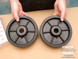 לחיצה להגדלת תמונה היציקה העתיקה באופן מושלם את כל פרטי הגלגל המקורי.