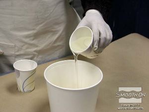 לחיצה להגדלת תמונה מערבבים את שני החלקים במיכל ערבוב.