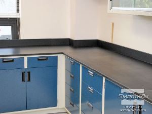 לחיצה להגדלת תמונה מניחים לאפוקסי להתמצק במשך הלילה כדי שהחומר יתחזק לפני השימוש.