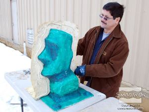 לחיצה להגדלת תמונה מסירים את שני חצאי מעיל התמיכה, אחד אחרי השני.