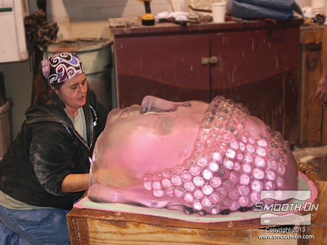 תבנית מסיליקון Mold Max® 30 של פני הפסל.