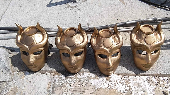 לחיצה להגדלת תמונה לבסוף, הצביעה נעשתה עם אקריליק זהב ושטיפה של ברונזה וחום – כתום חלודה