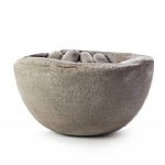 קערה מבטון בצורת ידיים - חלק מפרויקט הגמר של גל,  'אמהות גדולות', אובייקט שנוצר לכבד את סבה וסבתה. הקערה נוצרה מבטון ו 2 תבניות.