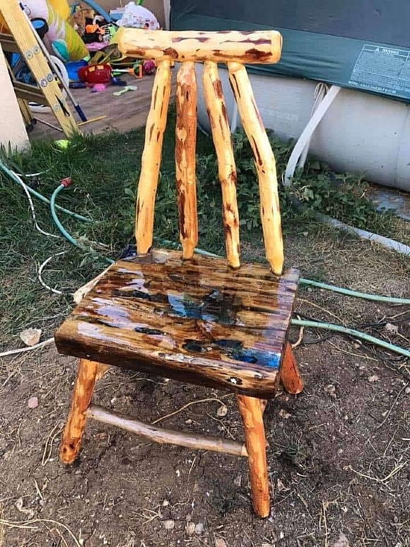 לחיצה להגדלת תמונה פינת אוכל מושקעת ביותר עם 53 ליטר של ציפוי אפוקסי קריסטלי