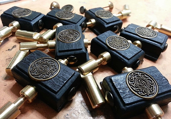 לחיצה להגדלת תמונה את הברגים העשויים מפליז חרט גל בעצמו