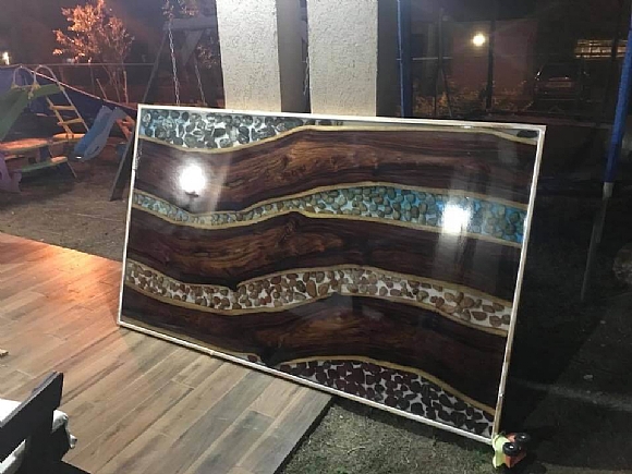 לחיצה להגדלת תמונה פינת אוכל מושקעת ביותר עם 53 ליטר של ציפוי אפוקסי קריסטלי