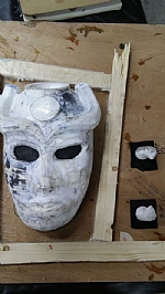 הוקשח בעזרת שכבות דקות של פוליאוריטן קשיח ליציקה Smooth cast 300. הקרניים הוכנו בנפרד.