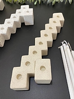 חנוכייה ייחודית מקוביות בטון שמאפשרת למספר את היום בחג