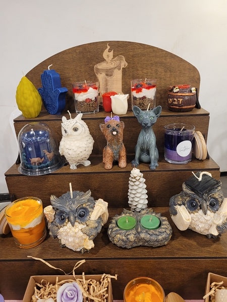 נרות מעוצבים בצורת חיות, פרחים ולחגים שונים