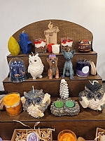 נרות מעוצבים בצורת חיות, פרחים ולחגים שונים