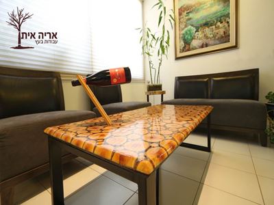 שולחן מעוצב במילוי אפוקסי שקוף קריסטלי מבית סרמט - באדיבות אריה איתן