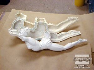 לחיצה להגדלת תמונה מודל האישה הועתק ליציקה חלולה, זהה בדיוק למודל המקורי.