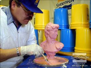 לחיצה להגדלת תמונה מורחים שכבה זו במריחות ארוכות ועושים אותה עבה יחסית מחכים שהגומי יעשה דביק.